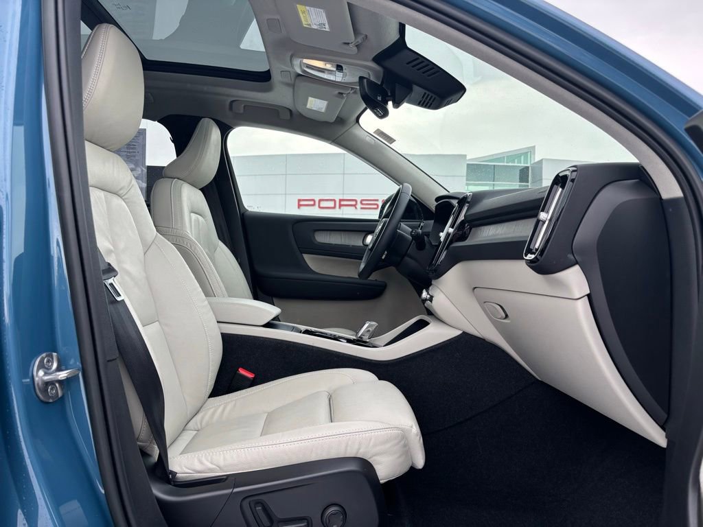 Certified 2023 Volvo XC40 B5 Plus w/ Driver Assist Package image 17