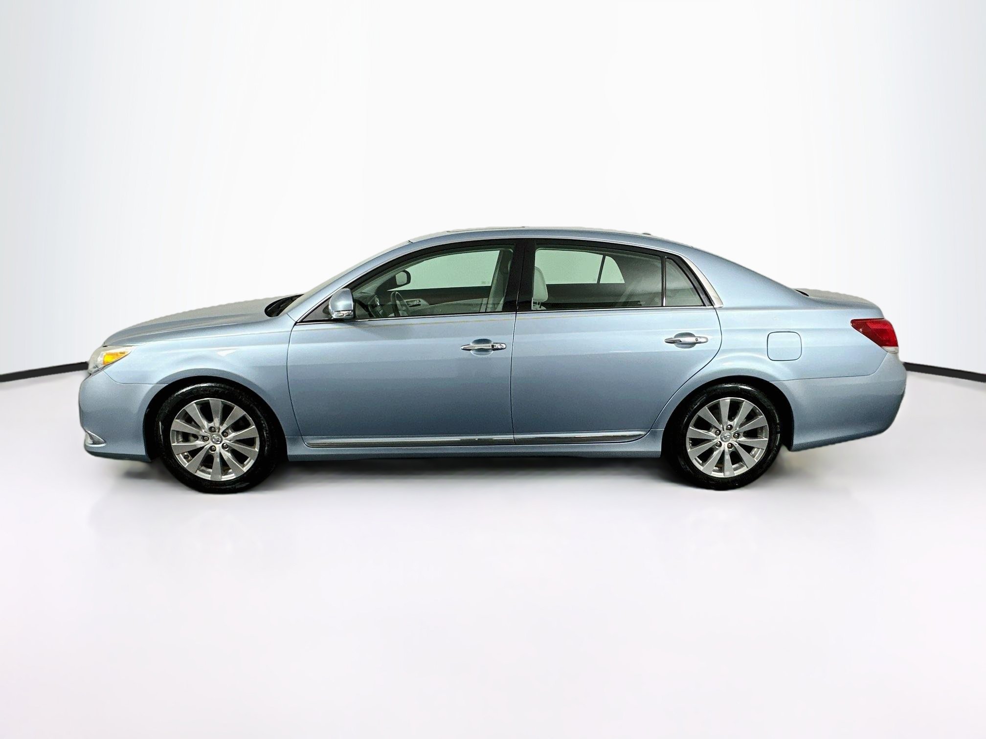 Used 2012 Toyota Avalon Limited FWD image 4