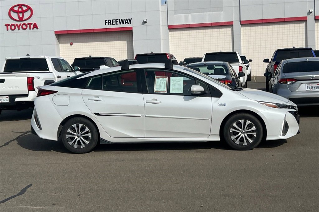 Certified 2022 Toyota Prius Prime XLE image 3