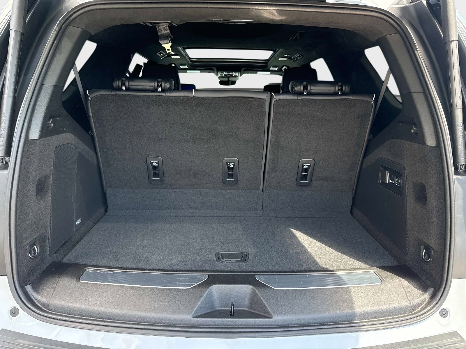 Used 2026 Cadillac Escalade Platinum Sport image 10