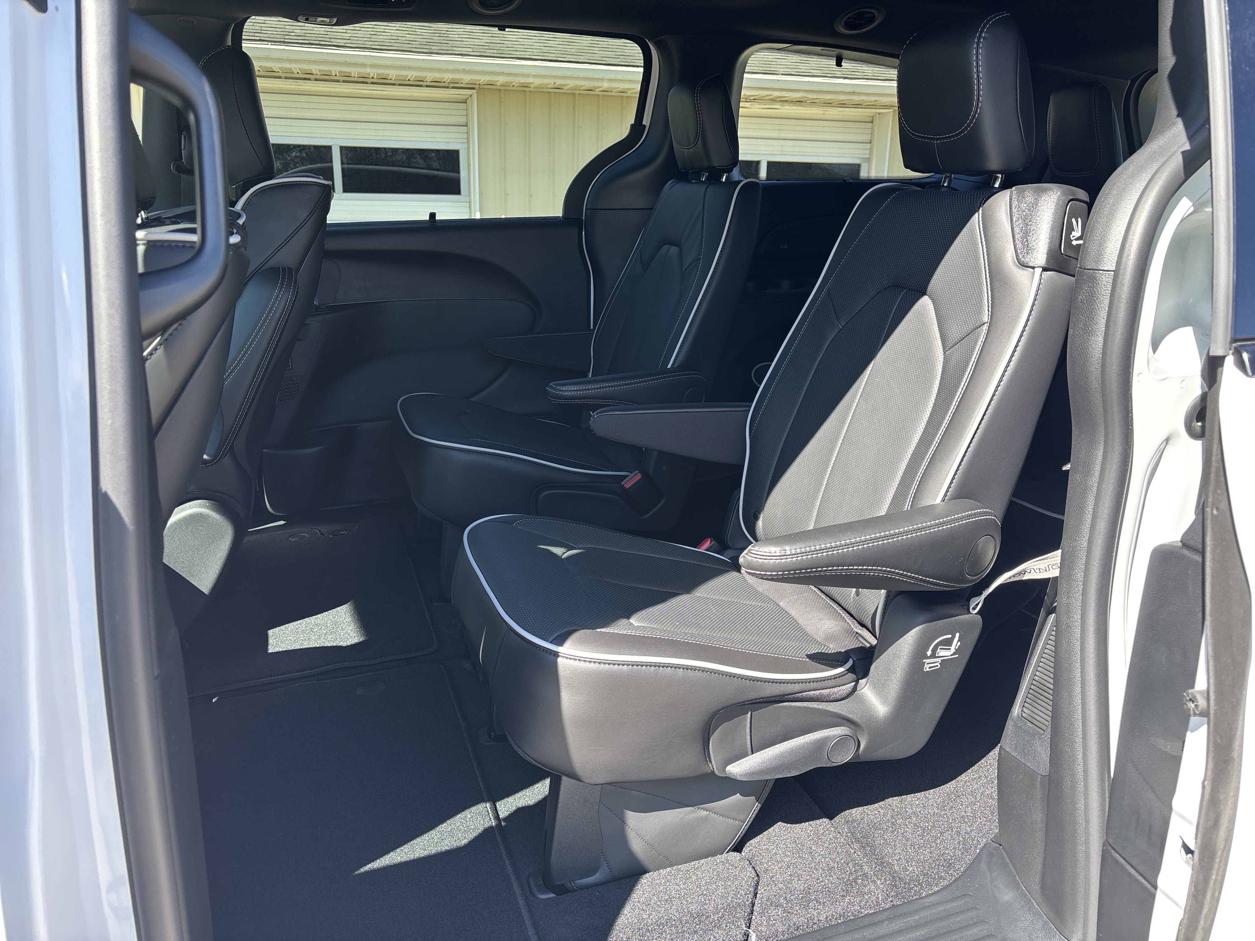 New 2026 Chrysler Pacifica Limited w/ Uconnect Theater Family Group AWD/4WD image 17