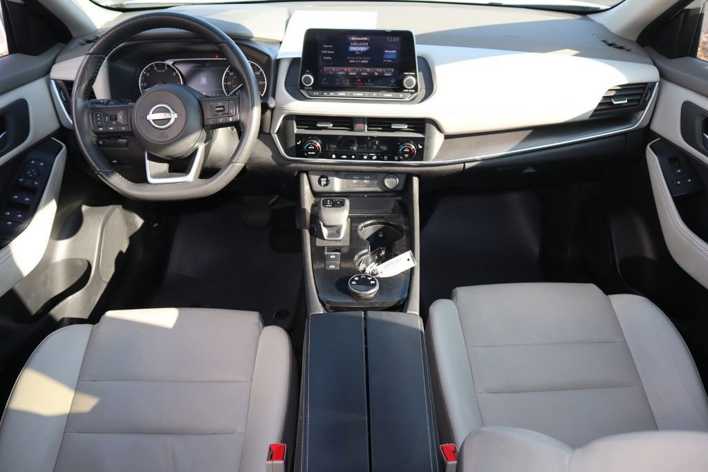 Used 2024 Nissan Rogue SV w/ SV Premium Package image 13