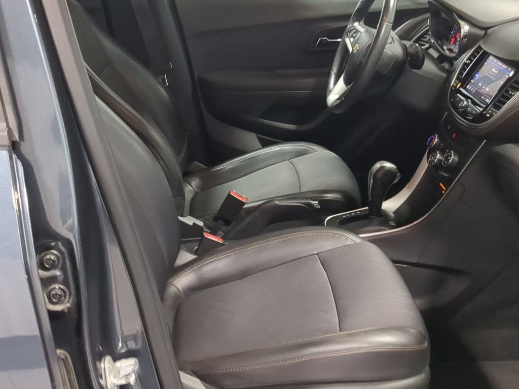 Used 2021 Chevrolet Trax LT w/ Driver Confidence Package FWD image 27