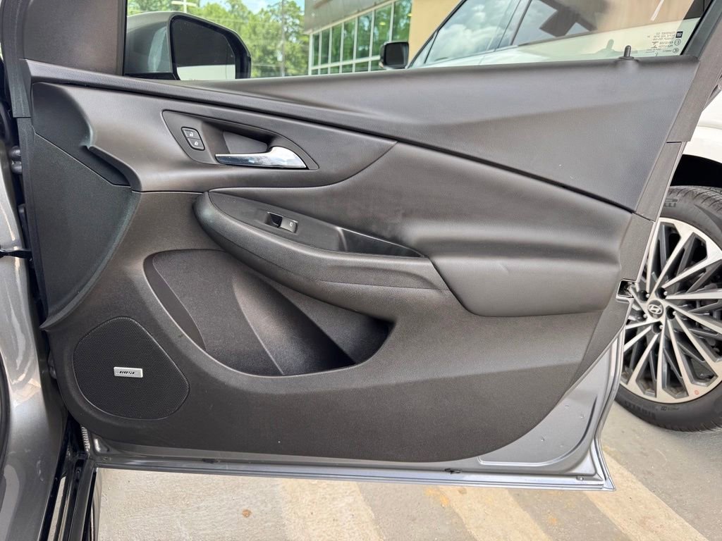 Used 2018 Chevrolet Volt Premier w/ Driver Confidence Package FWD image 20