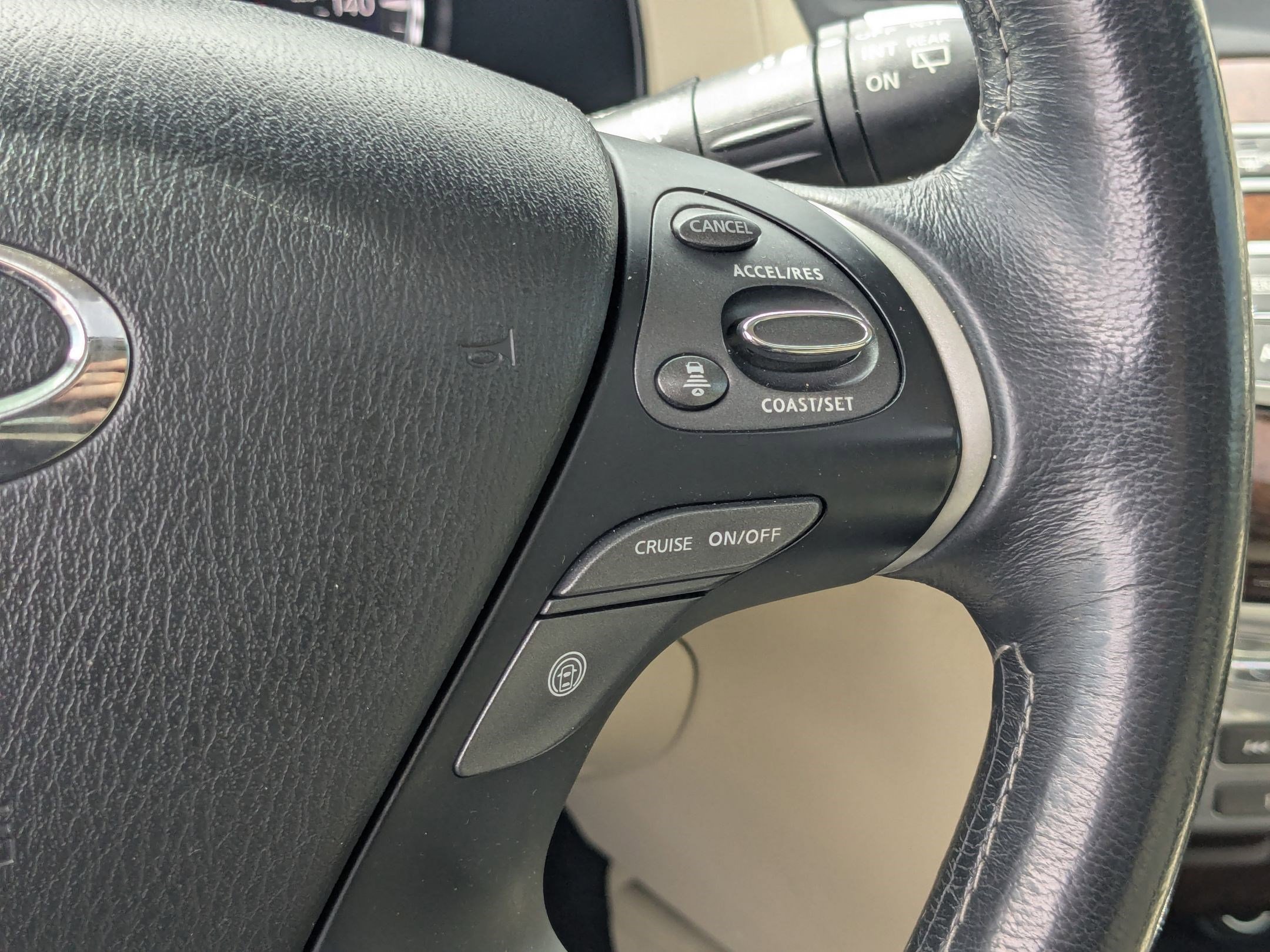 Used 2017 INFINITI QX60 Luxe w/ Deluxe Technology Package image 21