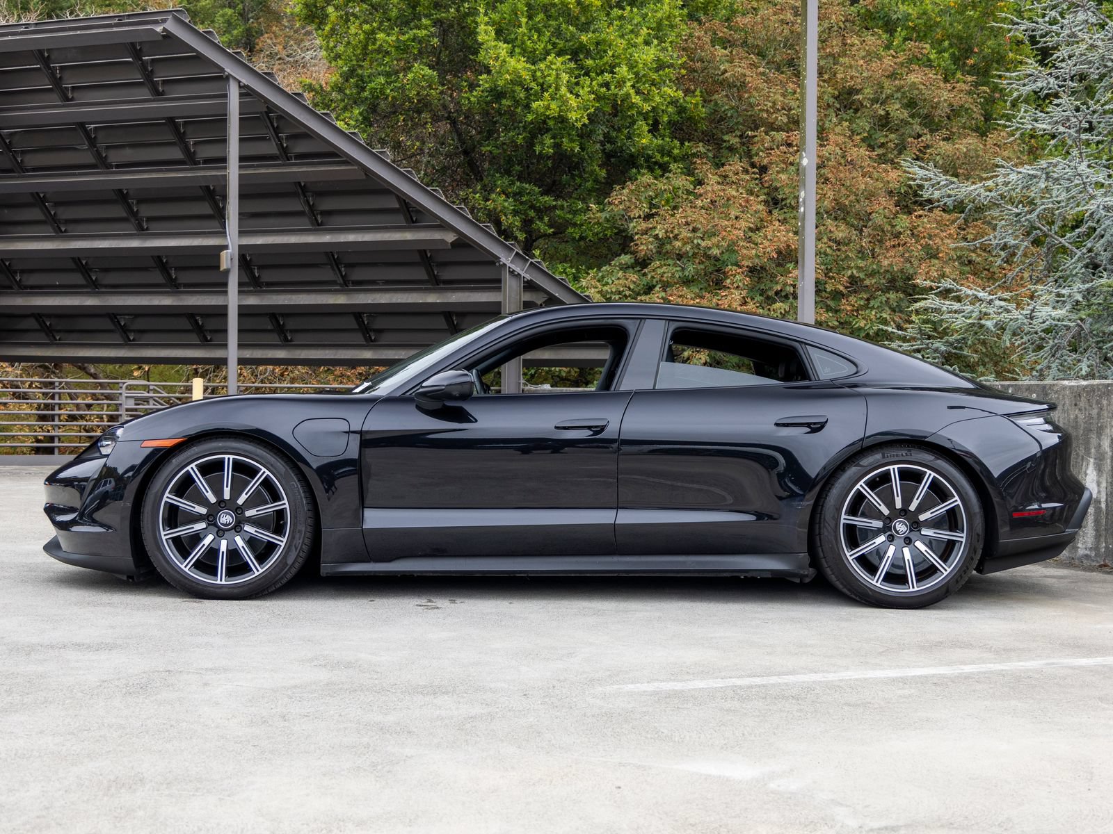 Certified 2023 Porsche Taycan w/ Premium Package RWD image 2
