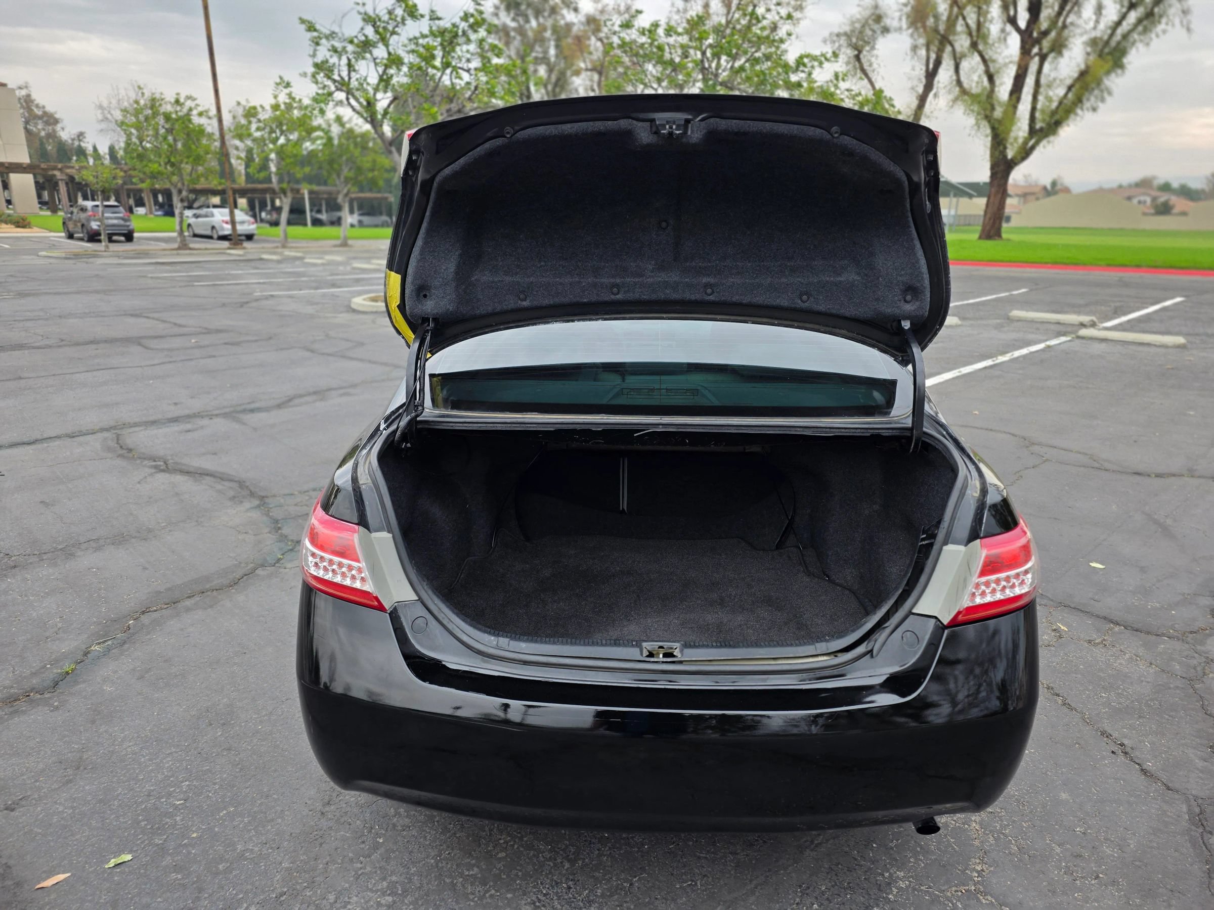 Used 2010 Toyota Camry LE FWD image 9
