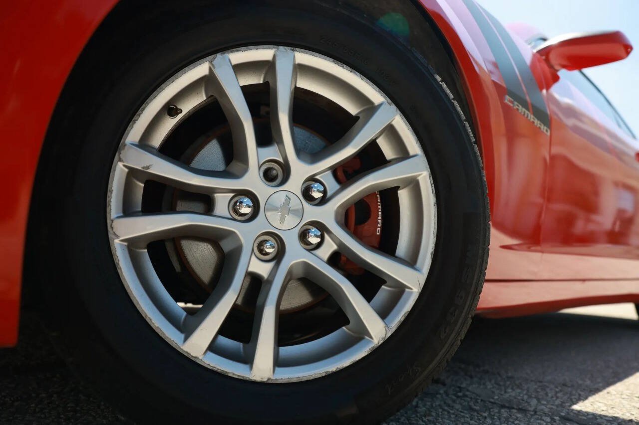 Used 2014 Chevrolet Camaro LS RWD image 3