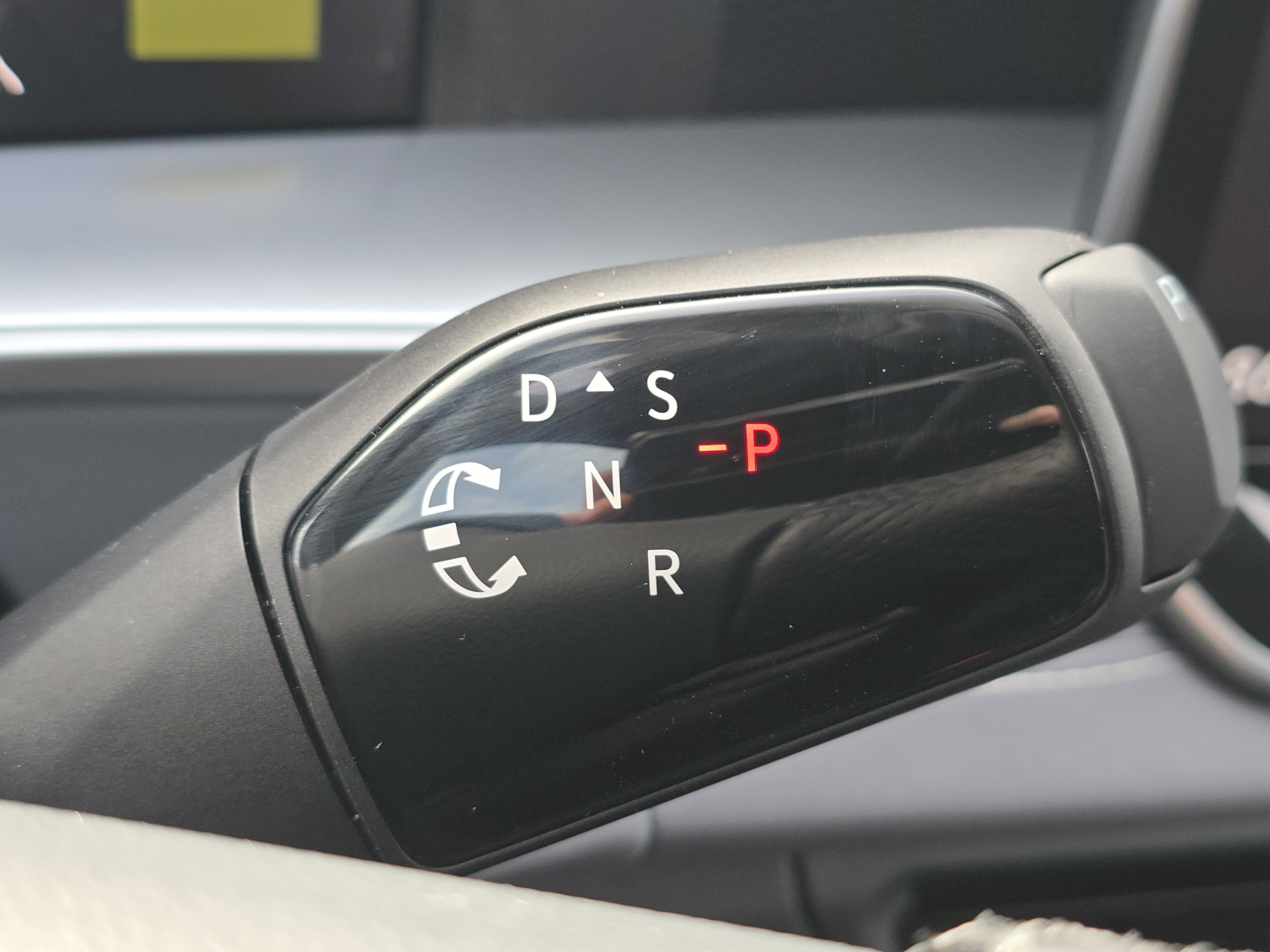 New 2026 Volkswagen Tiguan SE R-Line image 24