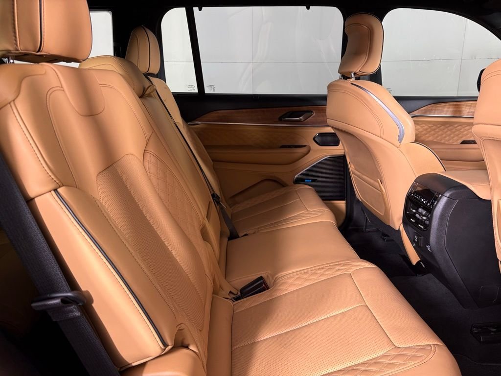 Used 2025 Jeep Grand Cherokee L Summit AWD/4WD image 17