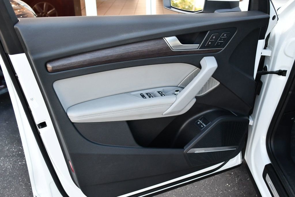 Used 2021 Audi Q5 e Premium Plus w/ Premium Plus Package image 11
