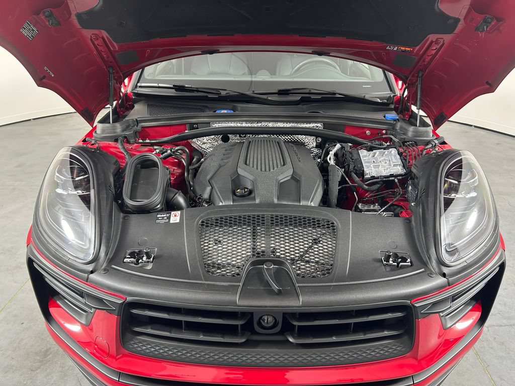 Certified 2025 Porsche Macan AWD/4WD image 29