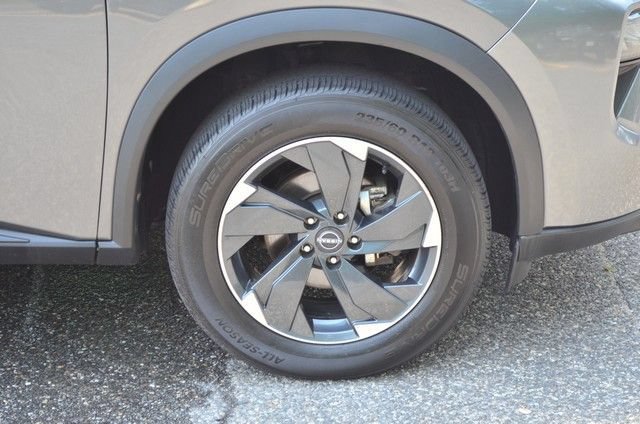 Used 2024 Nissan Rogue SV AWD/4WD image 10
