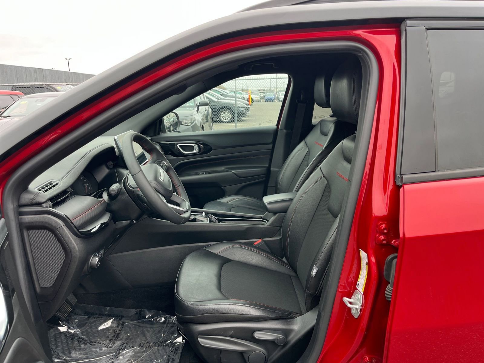 Used 2025 Jeep Compass Trailhawk AWD/4WD image 25