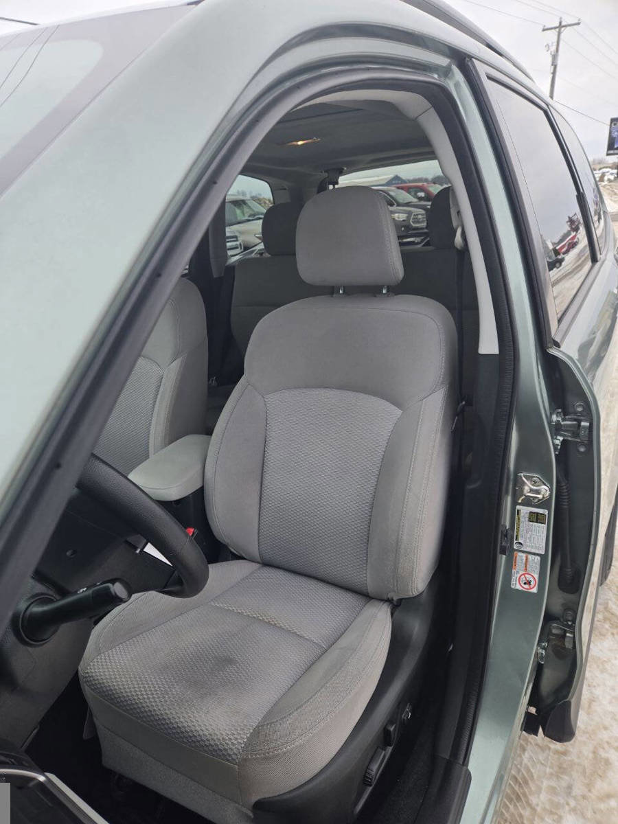 Used 2017 Subaru Forester 2.5i Premium w/ All-Weather Package image 17