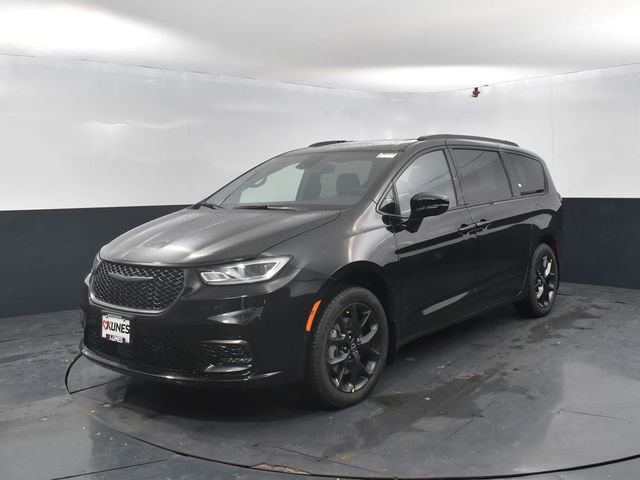 New 2026 Chrysler Pacifica Limited w/ S Appearance Package image 4
