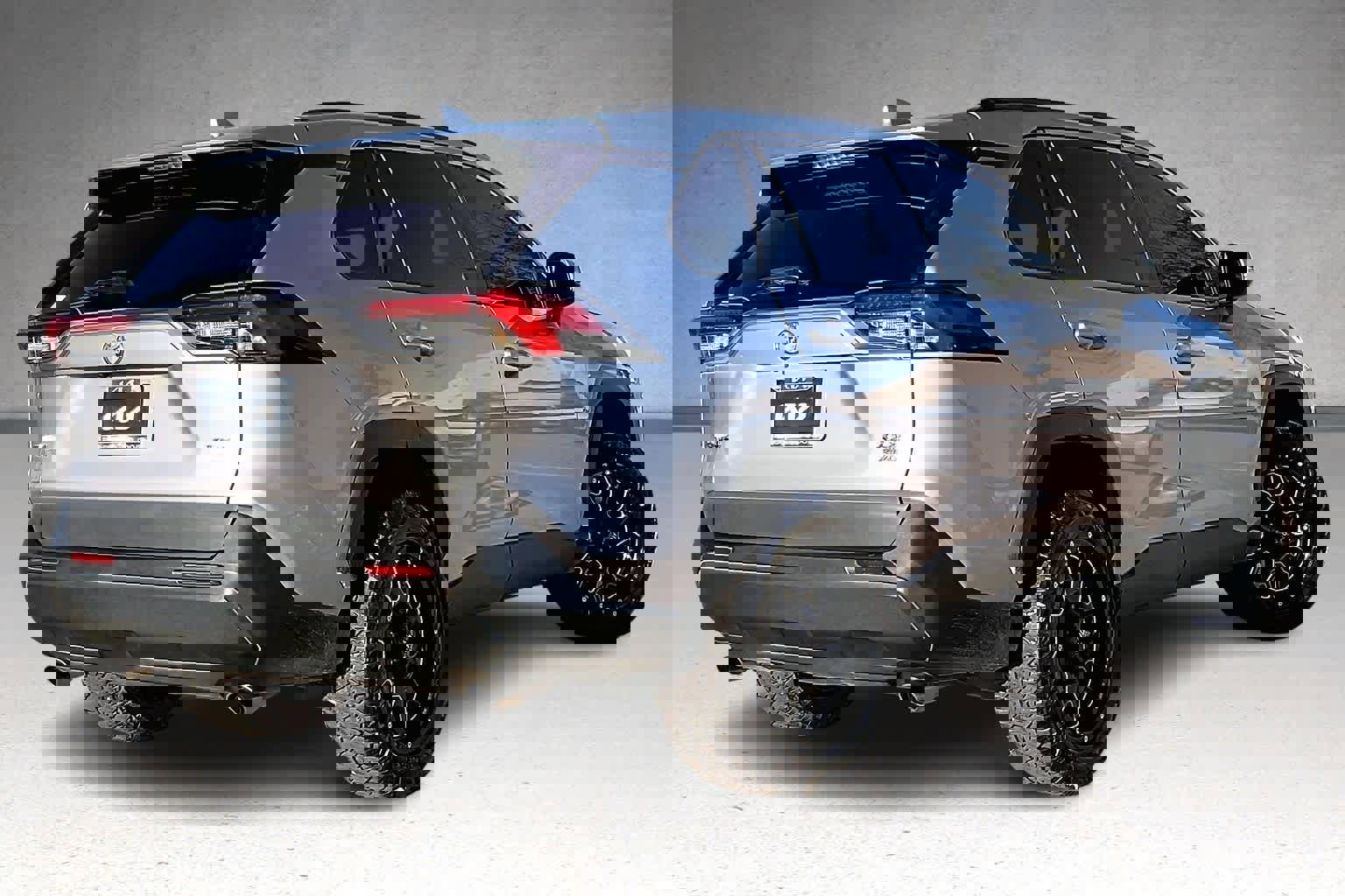 Used 2021 Toyota RAV4 XLE Premium w/ Carpet Mat Package (TMS) image 22