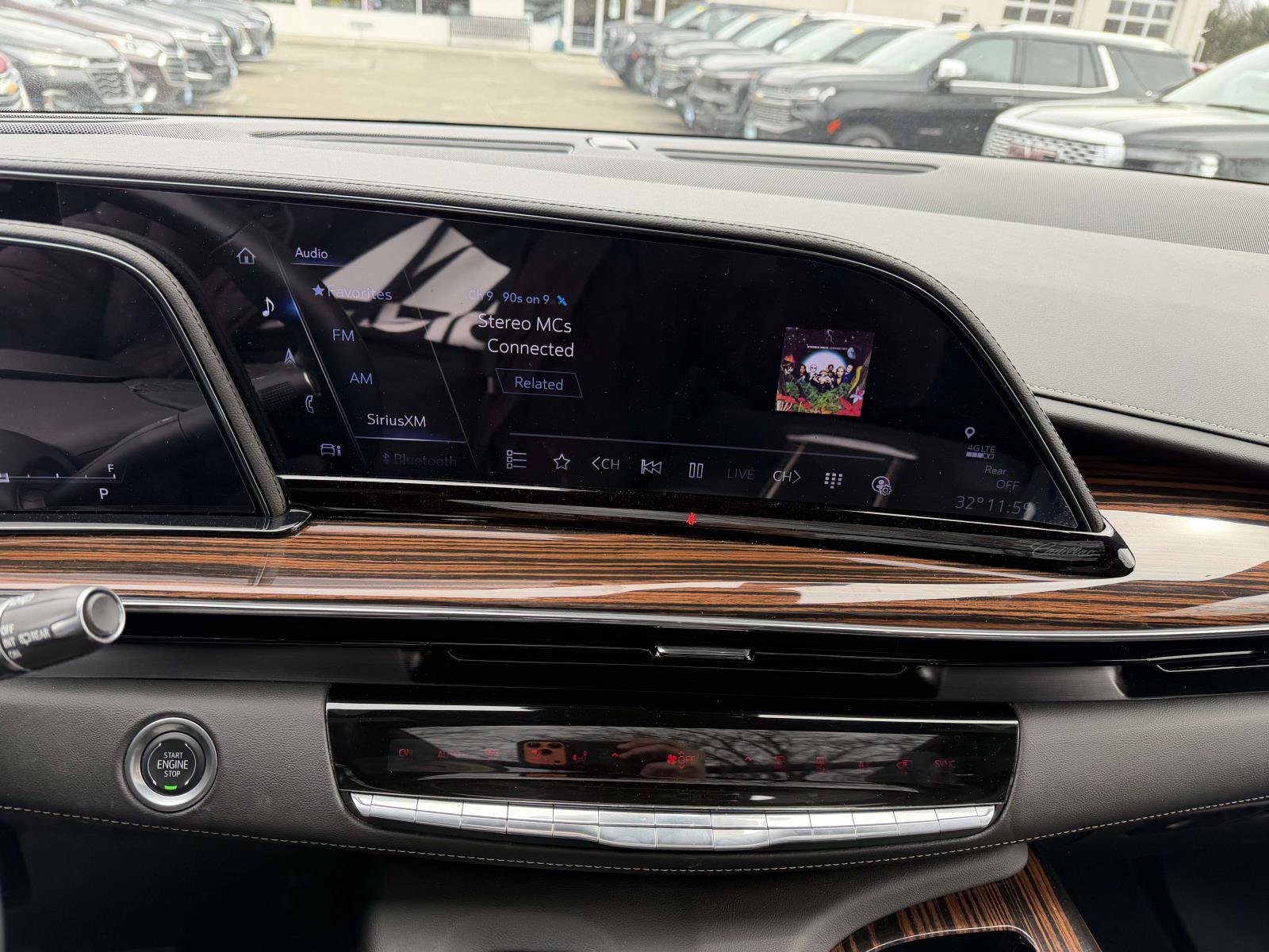 Used 2024 Cadillac Escalade ESV Premium Luxury AWD/4WD image 24