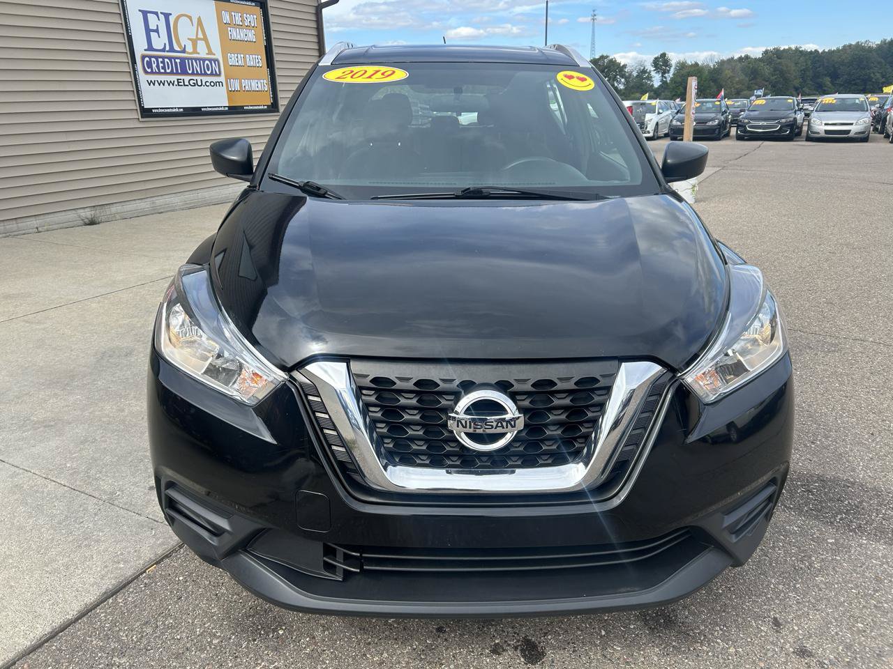 Used 2019 Nissan Kicks S FWD image 2