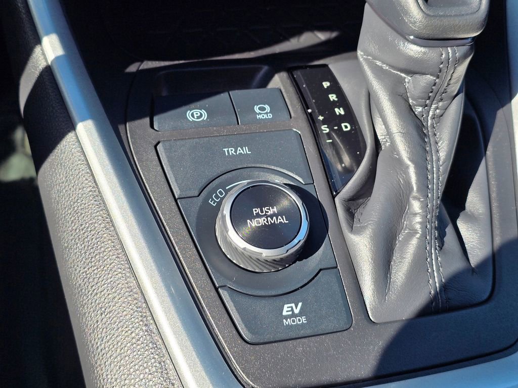 Used 2023 Toyota RAV4 LE AWD/4WD image 22