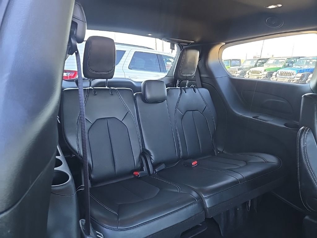 Used 2025 Chrysler Pacifica Select image 80