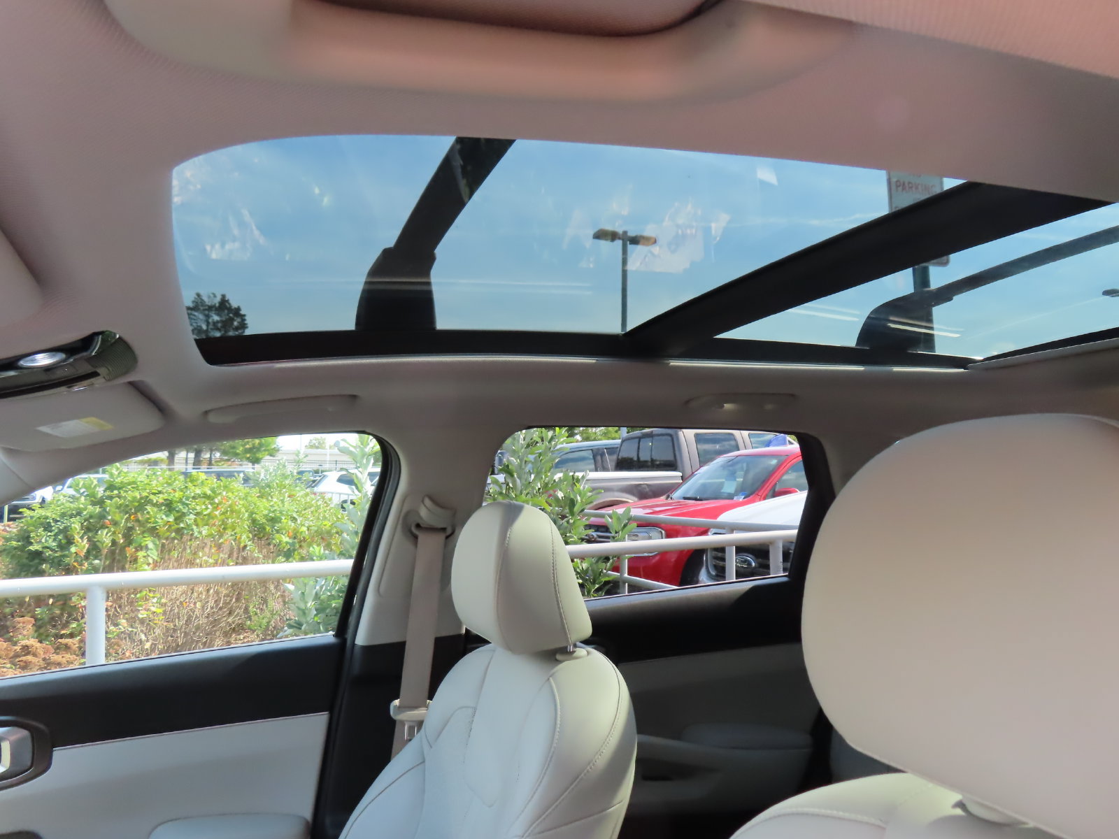 Used 2022 Kia Sorento EX w/ Panoramic Sunroof Package AWD/4WD image 28