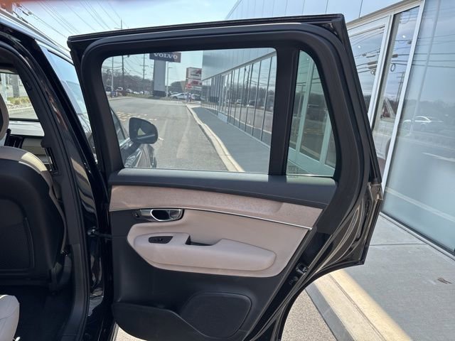Used 2025 Volvo XC90 B5 Plus image 12
