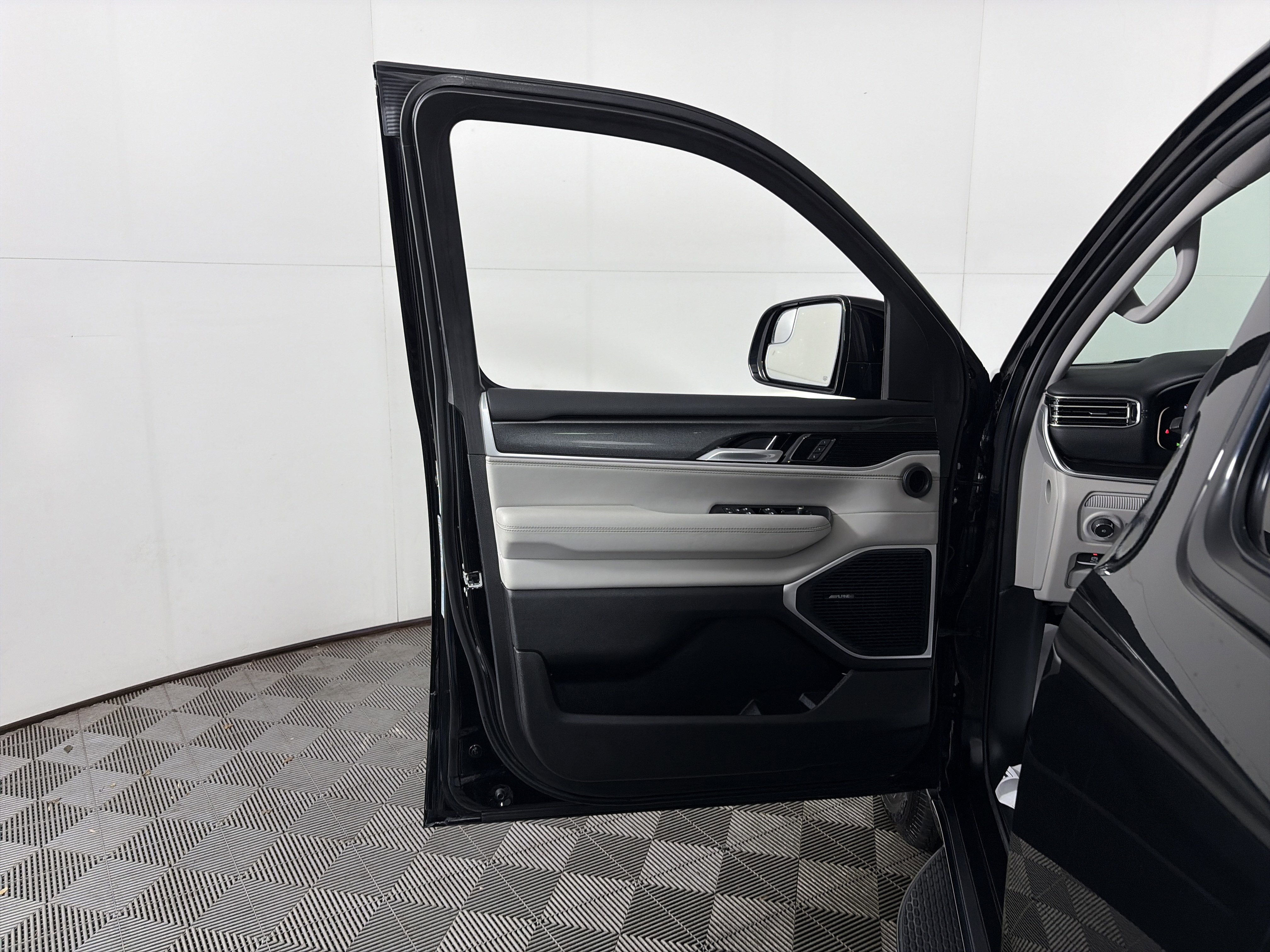 Used 2022 Jeep Wagoneer Series I image 27