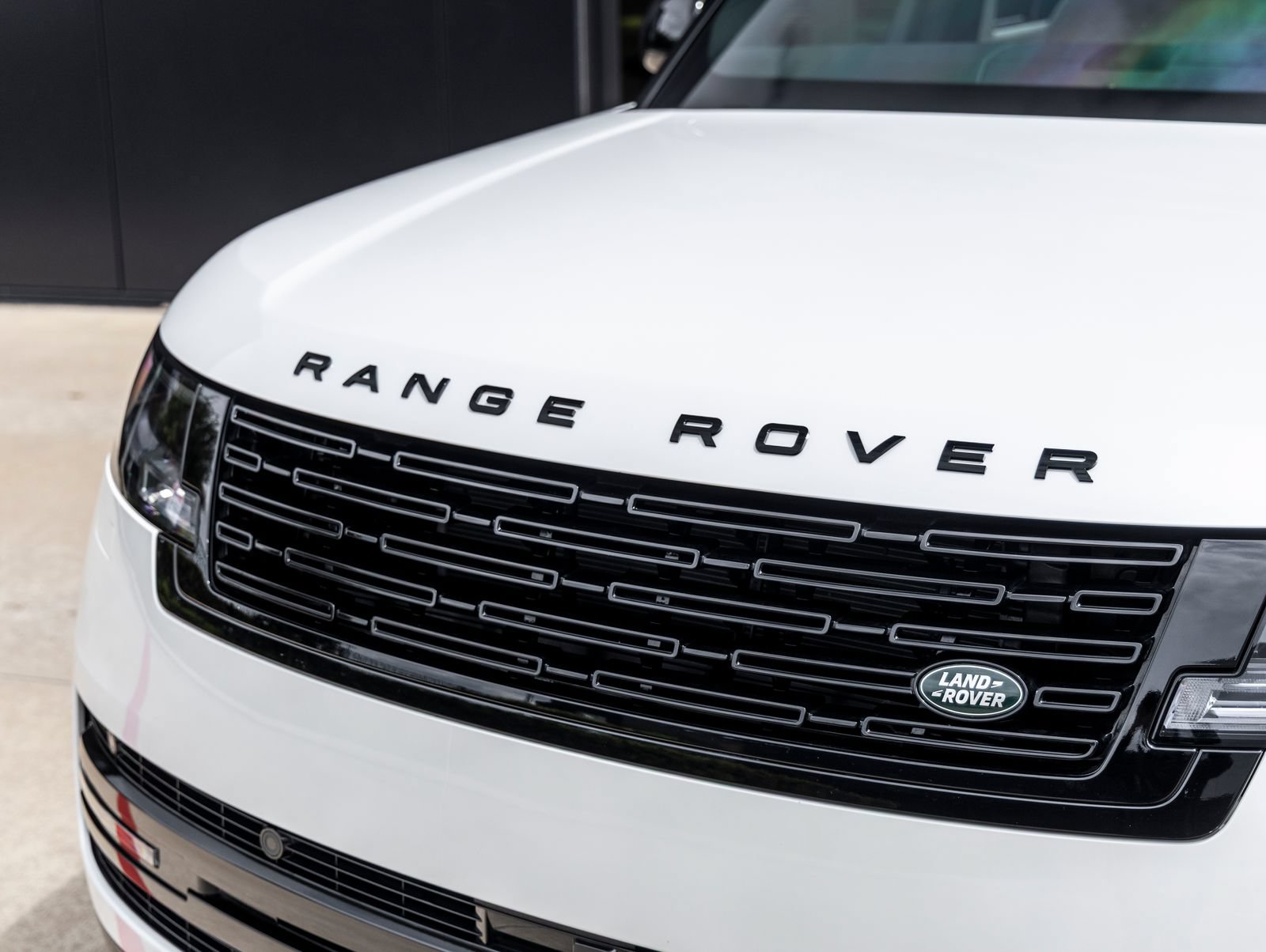 Used 2025 Land Rover Range Rover SE AWD/4WD image 16