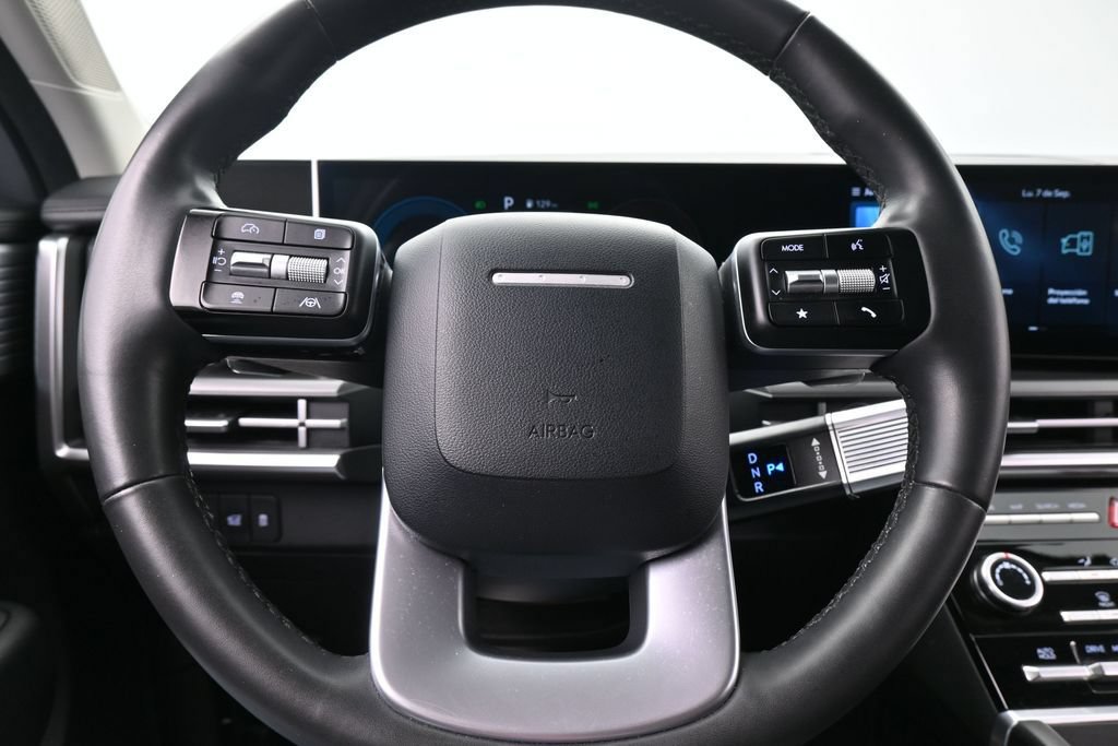 Used 2025 Hyundai Santa Fe SE FWD image 25
