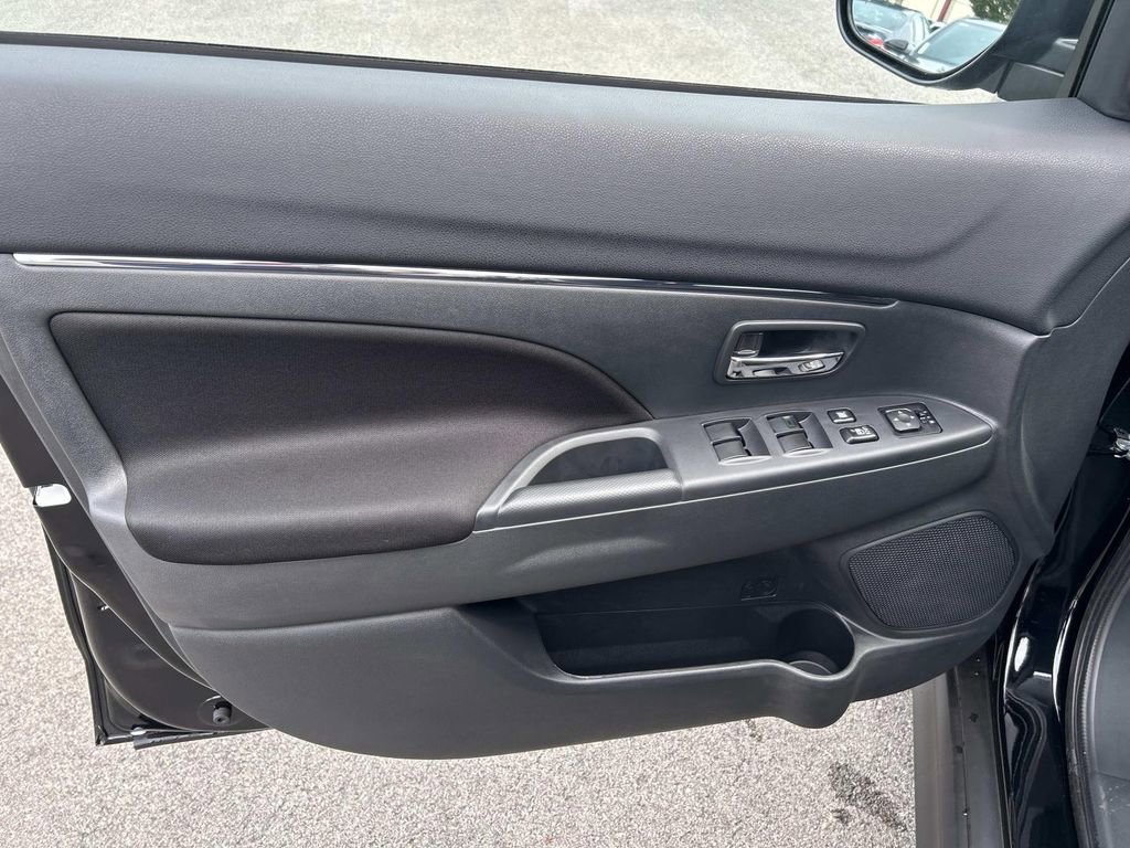 New 2025 Mitsubishi Outlander Sport SE image 18