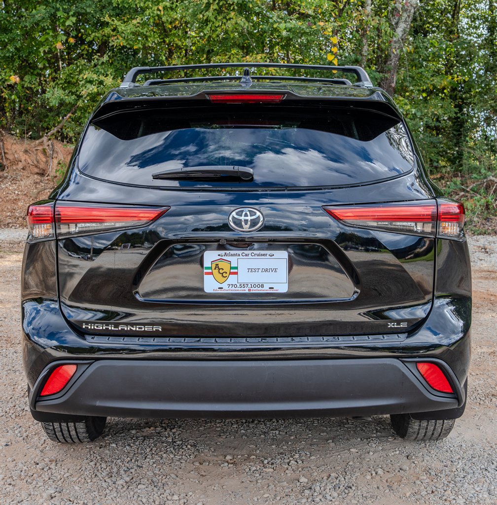 Used 2023 Toyota Highlander XLE FWD image 8