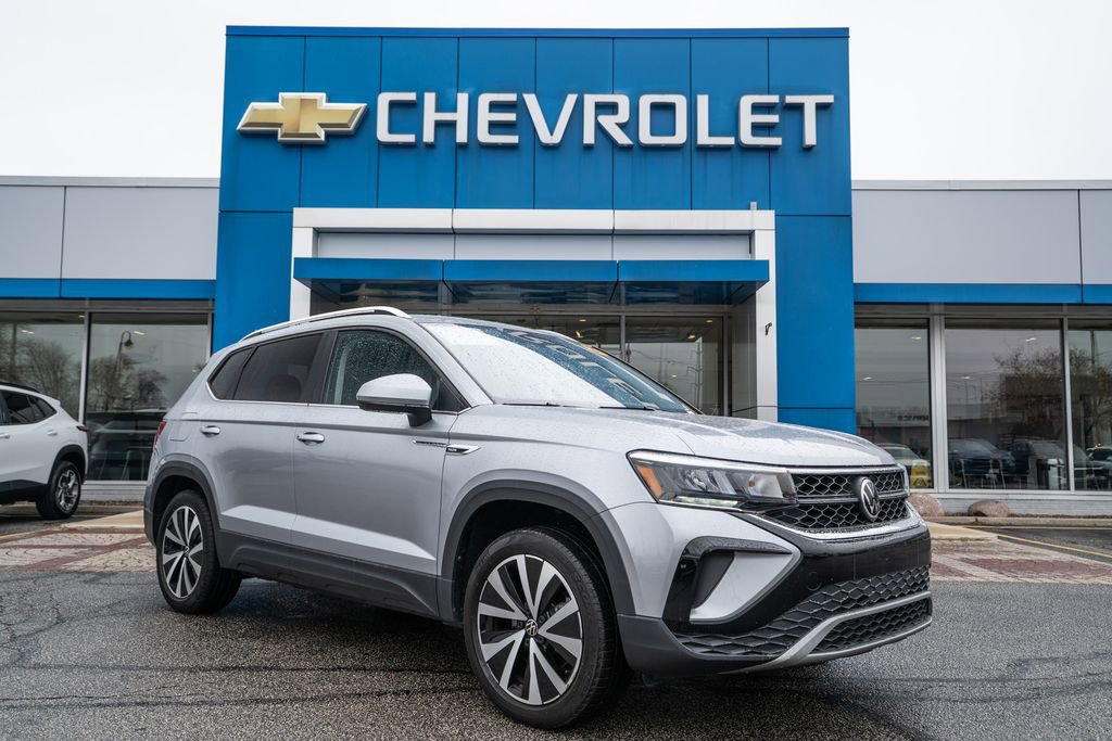 Used 2022 Volkswagen Taos SE image 1