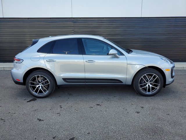 Used 2025 Porsche Macan image 8