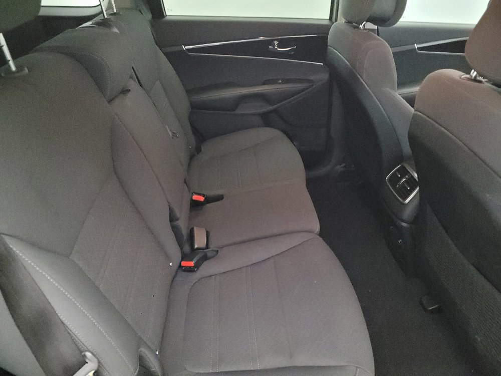 Used 2016 Kia Sorento LX image 19