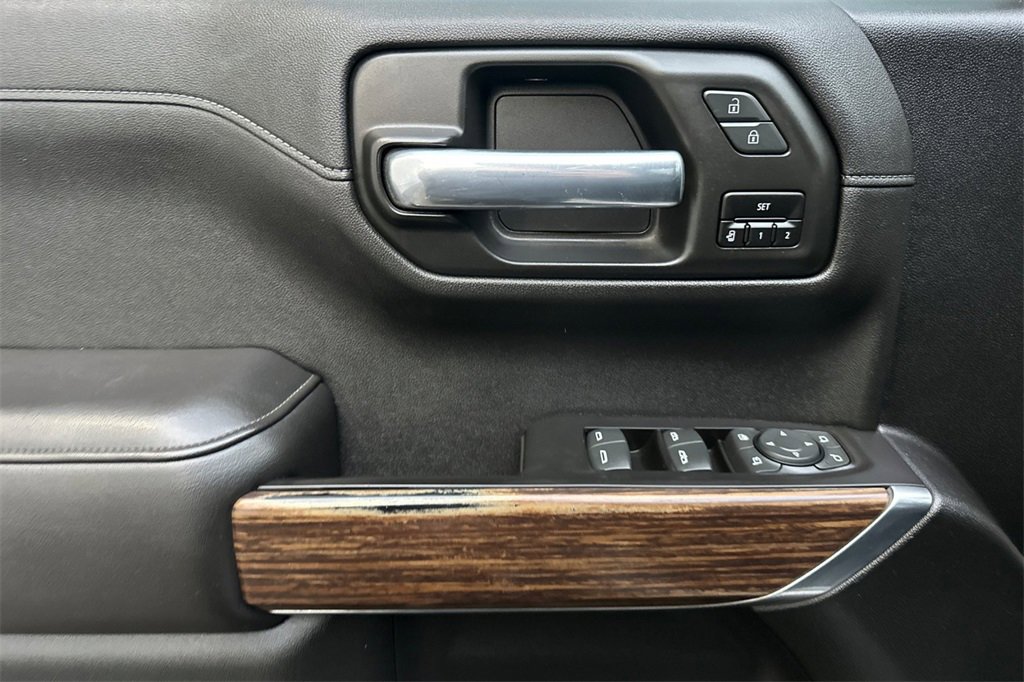 Used 2021 Chevrolet Silverado 1500 High Country w/ Technology Package image 12