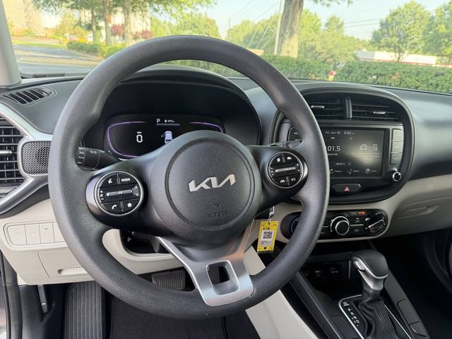 Certified 2023 Kia Soul LX w/ LX Technology Package FWD image 17