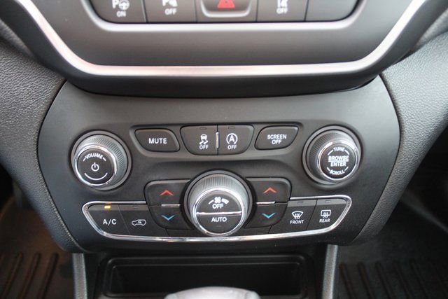 Used 2023 Jeep Cherokee Altitude Lux image 32