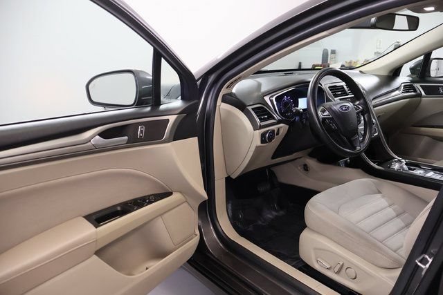 Used 2019 Ford Fusion SE FWD image 9