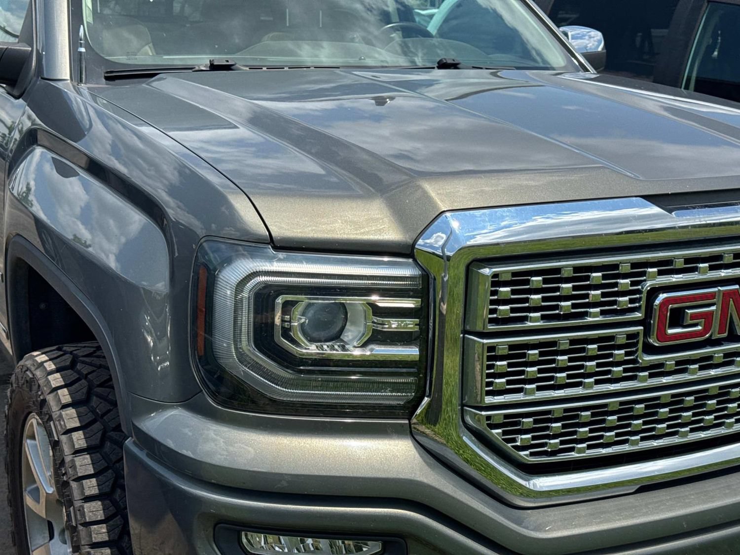 Used 2017 GMC Sierra 1500 Denali AWD/4WD image 3