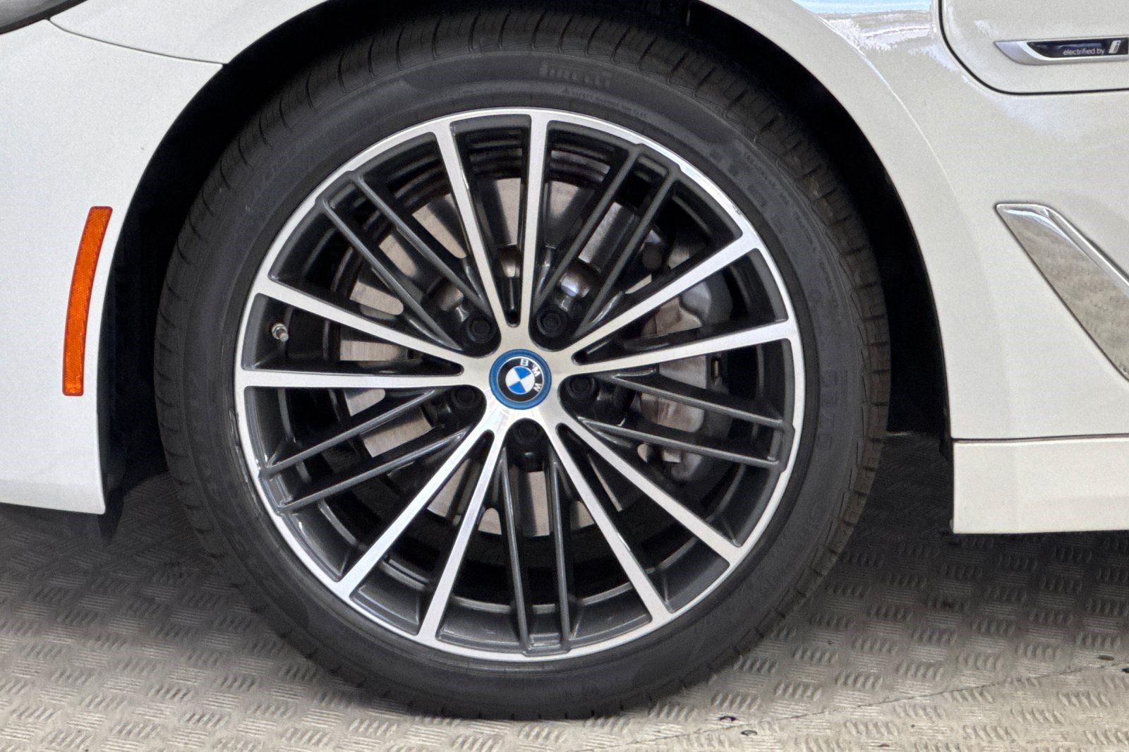 Certified 2023 BMW 530e w/ Convenience Package RWD image 13