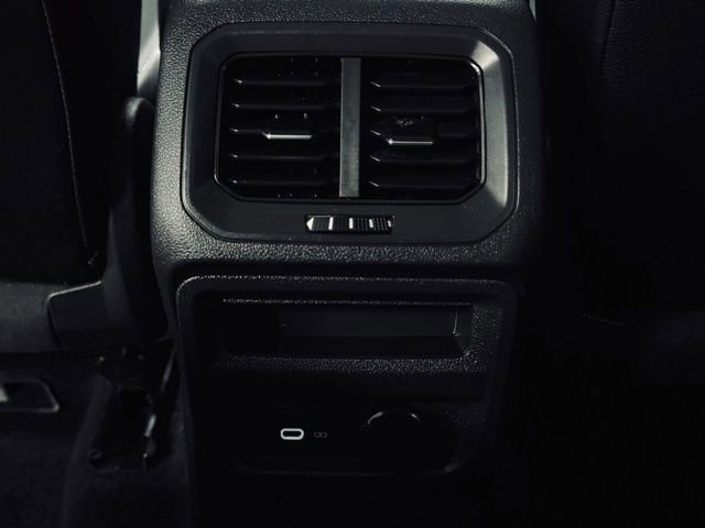 Used 2022 Volkswagen Tiguan SE w/ Panoramic Sunroof Package image 21