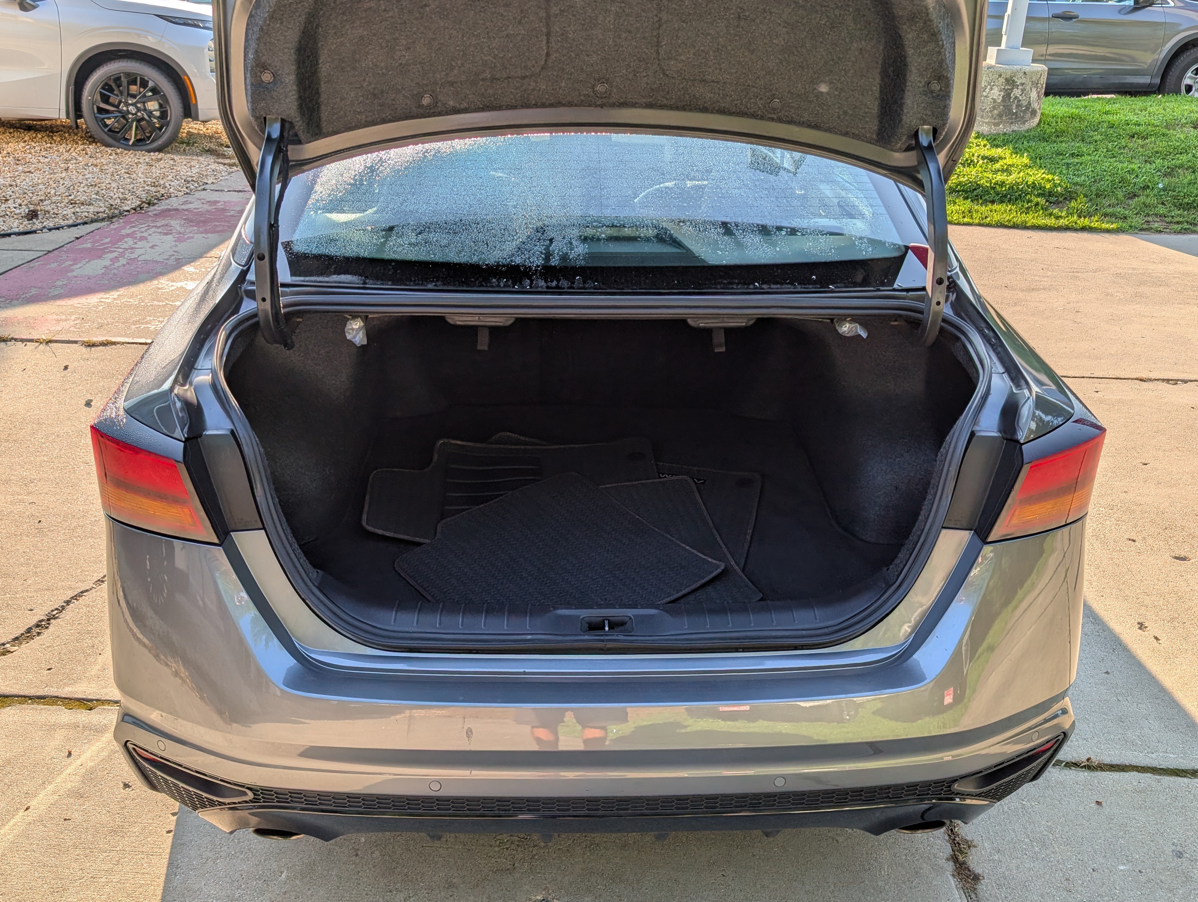 Used 2024 Nissan Altima 2.5 SR FWD image 14