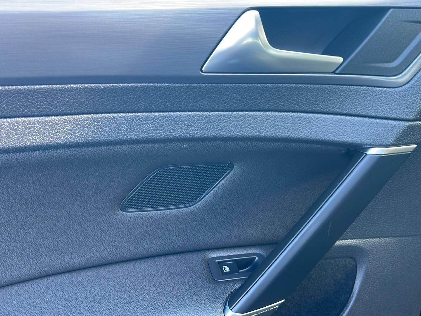 Used 2021 Volkswagen Golf 4-Door image 17