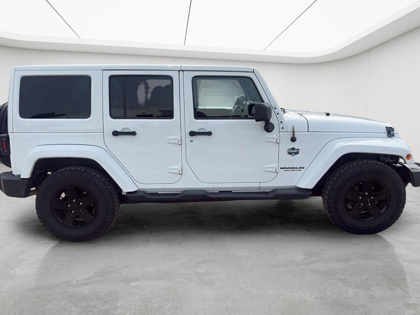 Used 2012 Jeep Wrangler Unlimited Sahara AWD/4WD image 3