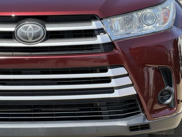 Used 2019 Toyota Highlander LE FWD image 8