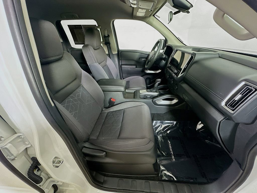 Used 2025 Nissan Frontier SV w/ SV Convenience Package image 12