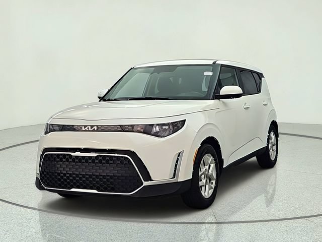 Used 2023 Kia Soul S FWD image 2