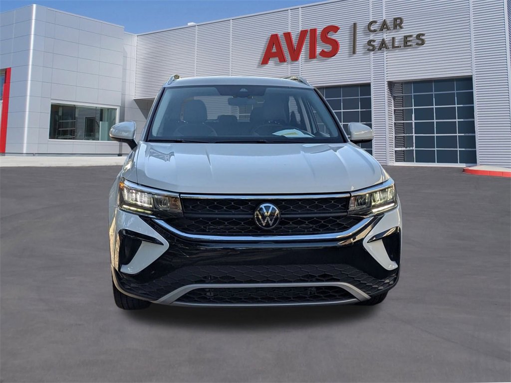 Used 2024 Volkswagen Taos SE image 2