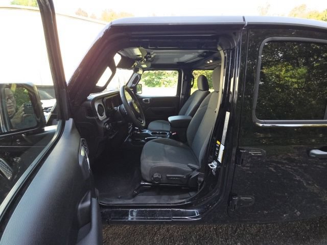 Used 2025 Jeep Gladiator Sport AWD/4WD image 14